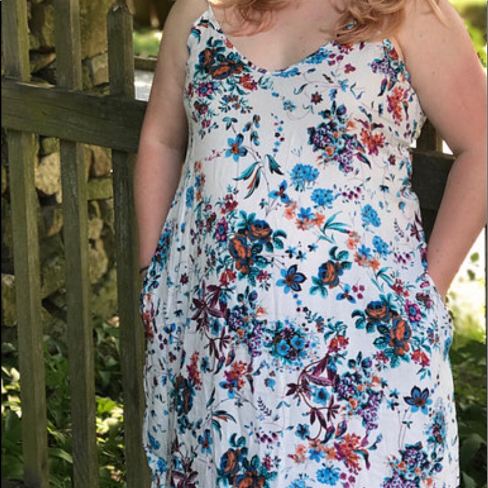 Beautiful, flowy summer maxi dress.